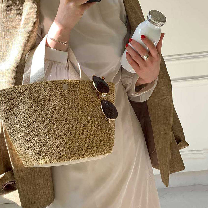 Casual rattan handbag for everyday carry