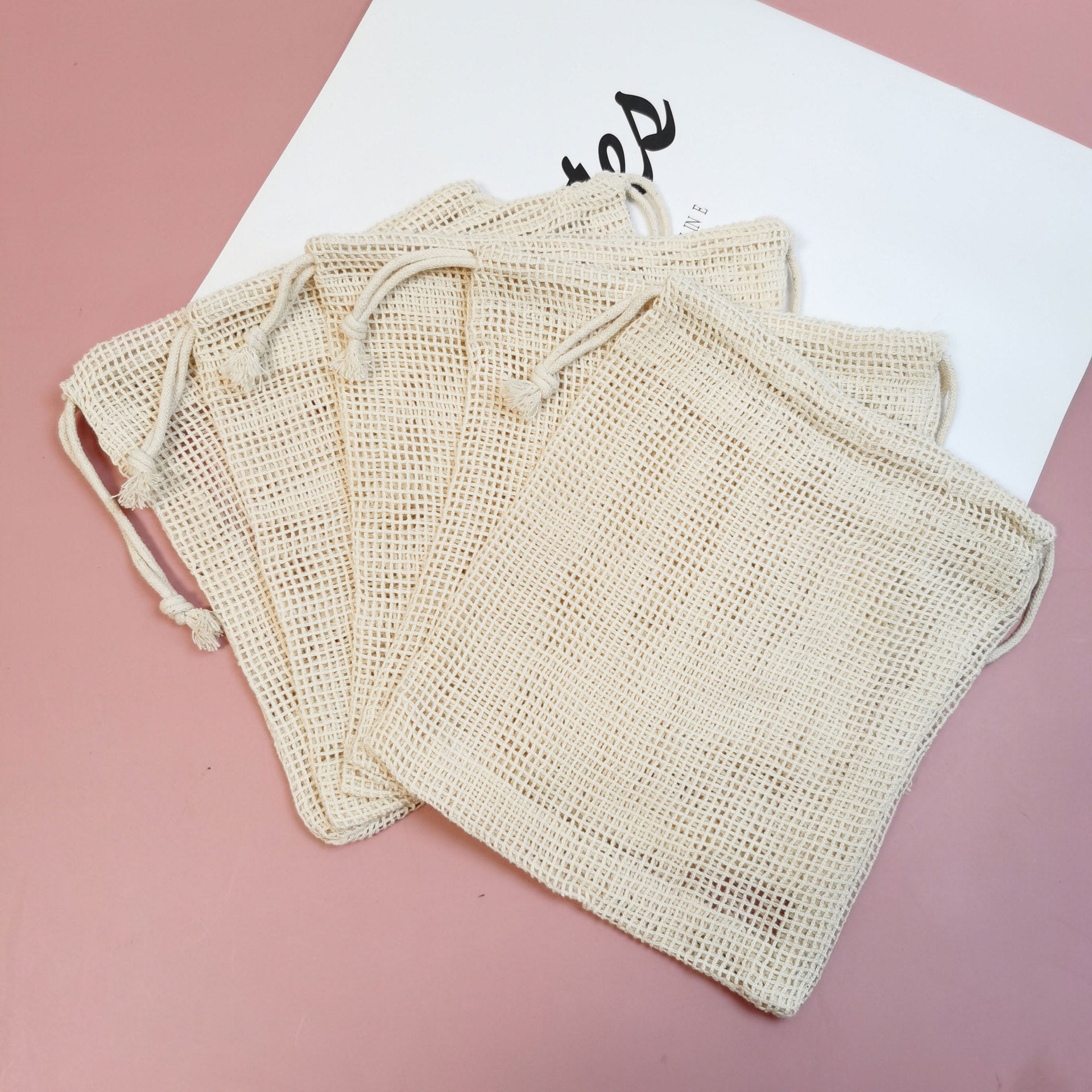 Cotton mesh drawstring laundry bag for travel